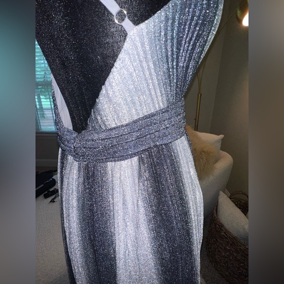 AQUA: Black/Silver Ombre Formal Dress - Size 8 - Picture 11 of 13